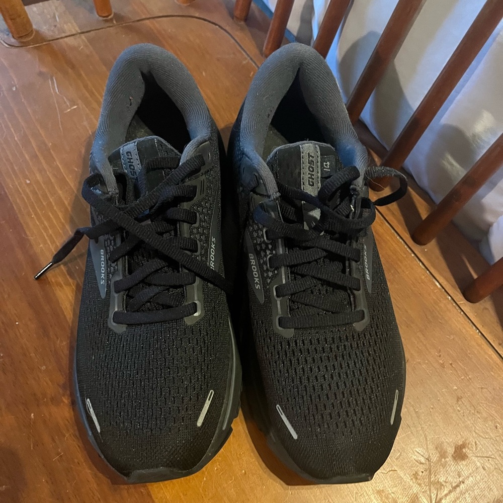 Women’s Brooks Ghost 14. Size women’s 9.5. GUC